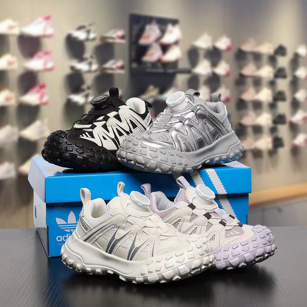 图片[8]-特价，可退换 Adidas联名款 尺码：27-37码 火爆的轮胎🛞🆕 精致锁扣设计，穿脱超级方便✌🏻 今年超级流行的网面刺绣logo，透气又舒适☁️ 轮胎🛞底耐磨防滑，满足日常需求✔️-选品中心