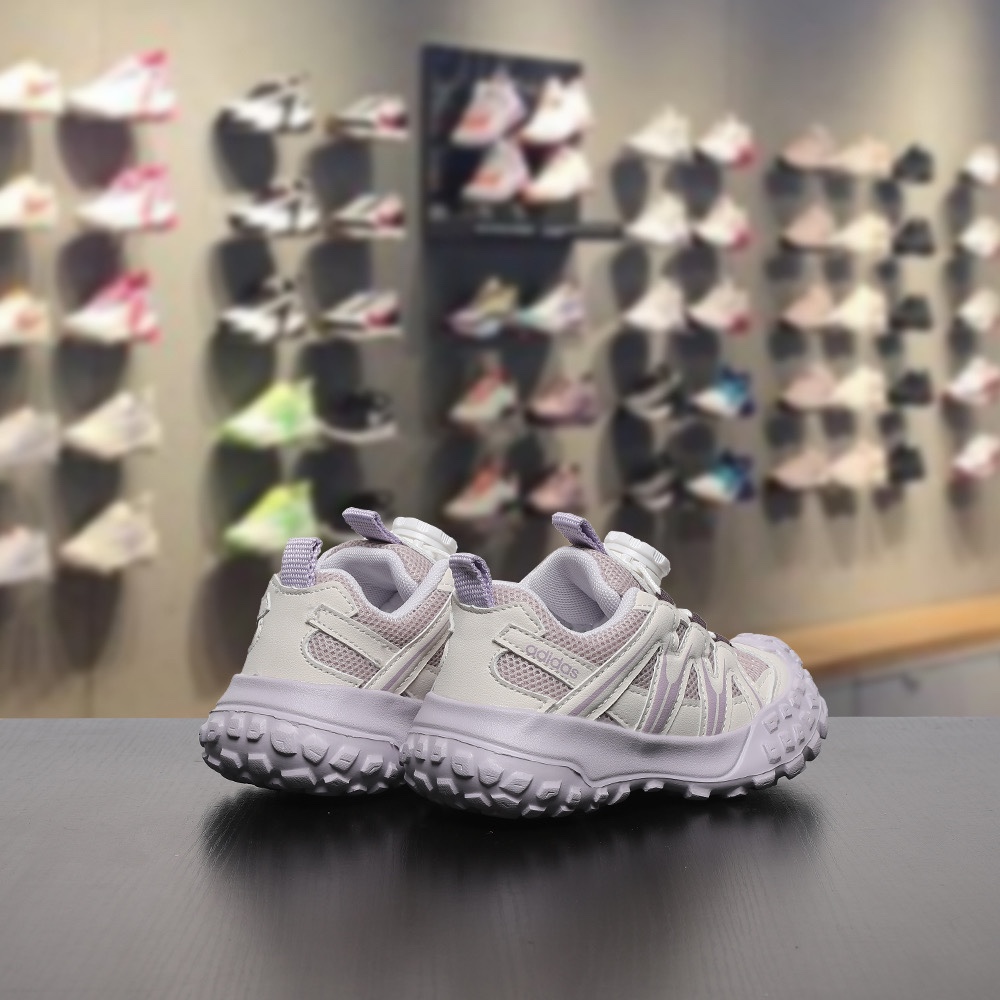 图片[5]-特价，可退换 Adidas联名款 尺码：27-37码 火爆的轮胎🛞🆕 精致锁扣设计，穿脱超级方便✌🏻 今年超级流行的网面刺绣logo，透气又舒适☁️ 轮胎🛞底耐磨防滑，满足日常需求✔️-选品中心