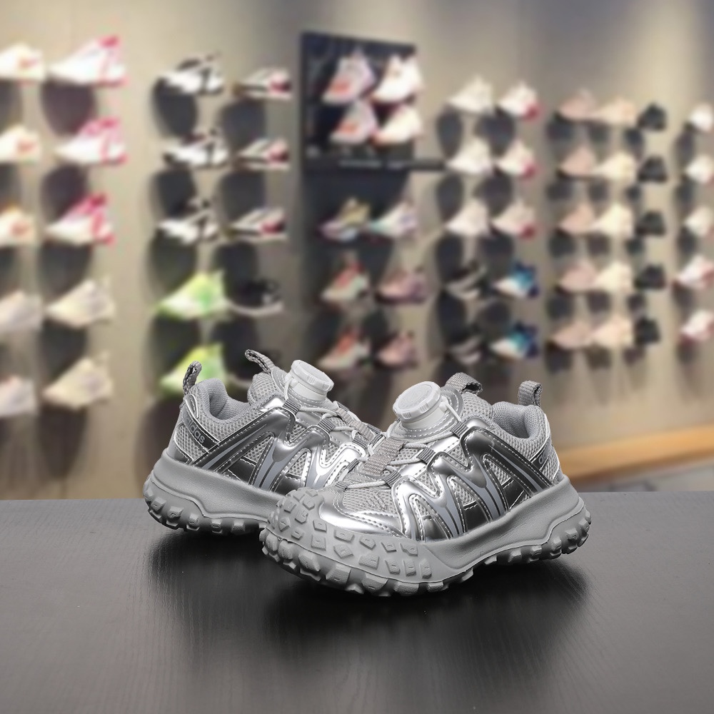 图片[4]-Adidas联名款 尺码：27-37码 火爆的轮胎🛞🆕 精致锁扣设计，穿脱超级方便✌🏻 今年超级流行的网面刺绣logo，透气又舒适☁️ 轮胎🛞底耐磨防滑，满足日常需求✔️-选品中心