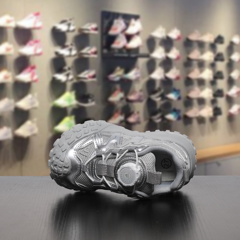 图片[2]-Adidas联名款 尺码：27-37码 火爆的轮胎🛞🆕 精致锁扣设计，穿脱超级方便✌🏻 今年超级流行的网面刺绣logo，透气又舒适☁️ 轮胎🛞底耐磨防滑，满足日常需求✔️-选品中心