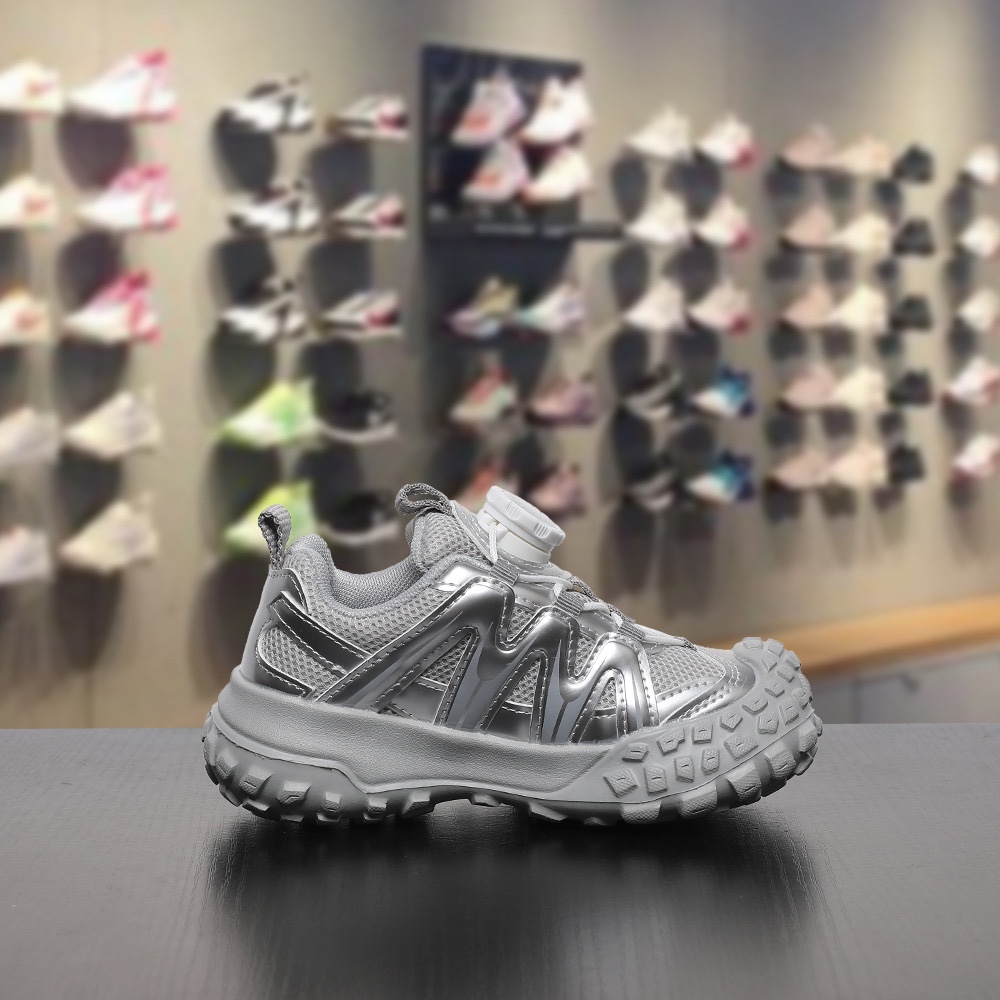 图片[3]-Adidas联名款 尺码：27-37码 火爆的轮胎🛞🆕 精致锁扣设计，穿脱超级方便✌🏻 今年超级流行的网面刺绣logo，透气又舒适☁️ 轮胎🛞底耐磨防滑，满足日常需求✔️-选品中心