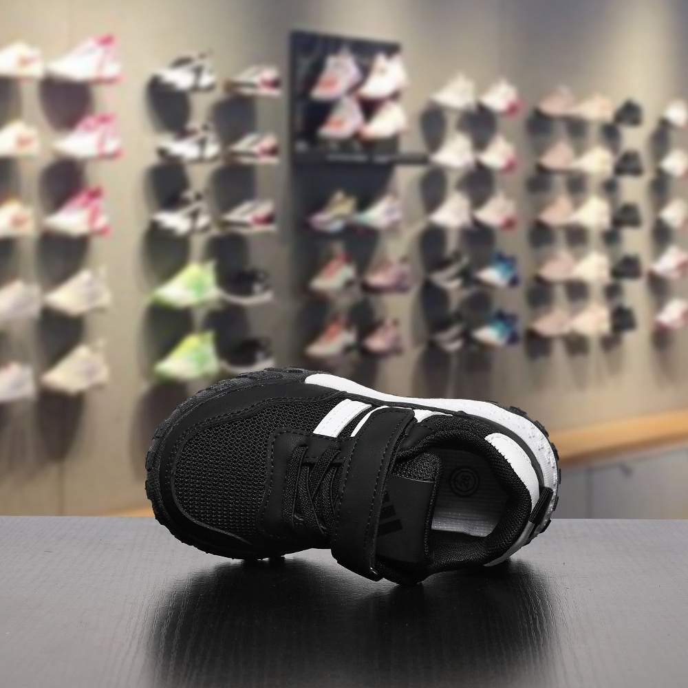 图片[2]-双十一 特码数齐全4000双现货 可退换 尺码：26-37码 👀又发现一双超好看的运动鞋 AD 新款三条杠魔术贴网面运动鞋，采用透气网面搭配多层次流线型鞋身🤩质感活力💨时尚气息扑面而来👻魔术贴设计解放双手更方便✅轻量Q弹鞋底，专为跑跳而生🥰MNA175-选品中心