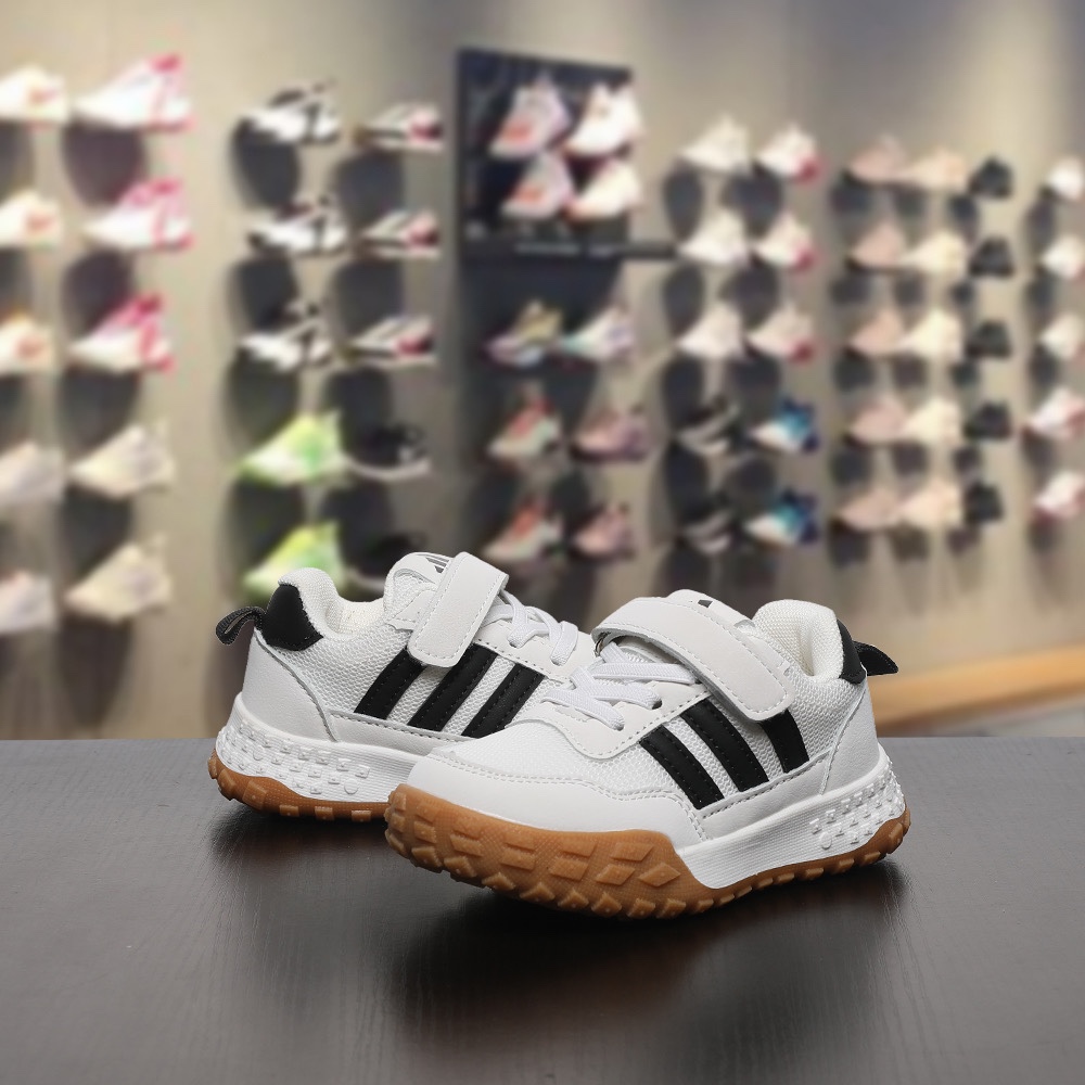 图片[4]-双十一 特码数齐全4000双现货 可退换 尺码：26-37码 👀又发现一双超好看的运动鞋 AD 新款三条杠魔术贴网面运动鞋，采用透气网面搭配多层次流线型鞋身🤩质感活力💨时尚气息扑面而来👻魔术贴设计解放双手更方便✅轻量Q弹鞋底，专为跑跳而生🥰MNA175-选品中心