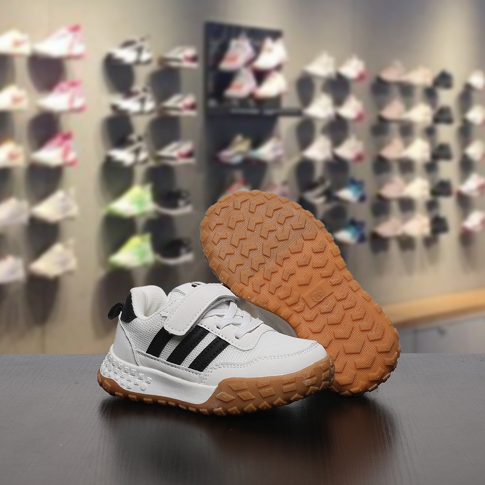 图片[6]-双十一 特码数齐全4000双现货 可退换 尺码：26-37码 👀又发现一双超好看的运动鞋 AD 新款三条杠魔术贴网面运动鞋，采用透气网面搭配多层次流线型鞋身🤩质感活力💨时尚气息扑面而来👻魔术贴设计解放双手更方便✅轻量Q弹鞋底，专为跑跳而生🥰MNA175-选品中心