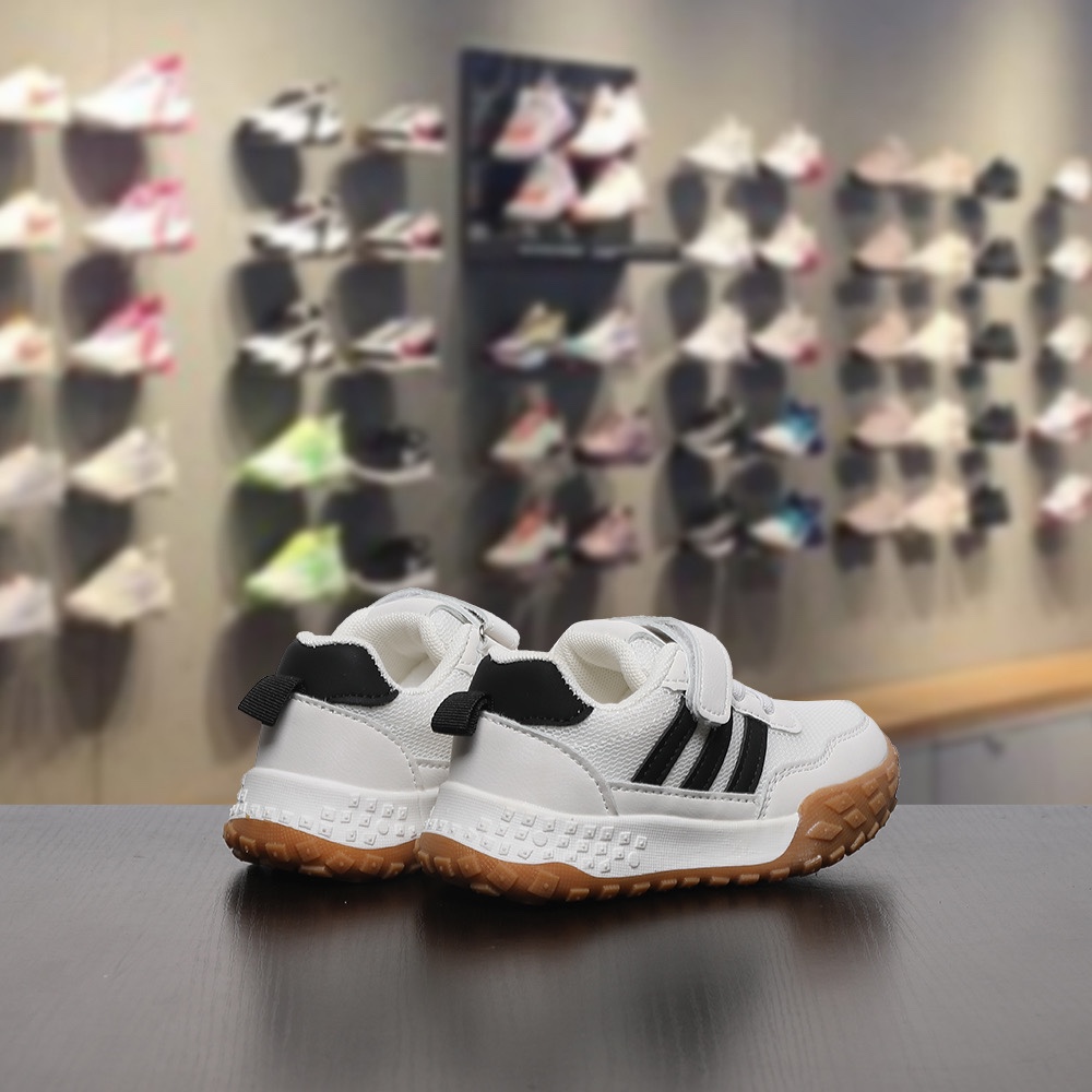 图片[5]-双十一 特码数齐全4000双现货 可退换 尺码：26-37码 👀又发现一双超好看的运动鞋 AD 新款三条杠魔术贴网面运动鞋，采用透气网面搭配多层次流线型鞋身🤩质感活力💨时尚气息扑面而来👻魔术贴设计解放双手更方便✅轻量Q弹鞋底，专为跑跳而生🥰MNA175-选品中心