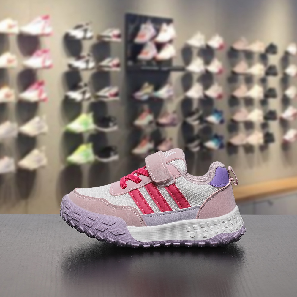 NO:339360,Size: size 26-37 I found another pair of super beautiful sneakers AD new three-bar Velcro mesh sneakers, which use breathable mesh and multi-layered streamlined shoe body texture and vitality and fashionable atmosphere. Velcro design frees hands and is more convenient and lightweight Q-sleeved soles. It is specially designed for running and jumping MNA, Adidas, sneakers,19860909Size:26-37码 又发现一双超好看的运动鞋 AD 新款三条杠魔术贴网面运动鞋,采用透气网面搭配多层次流线型鞋身质感活力时尚气息扑面而来魔术贴设计解放双手更方便轻量Q弹鞋底,专为跑跳而生MNA,阿迪达斯,sneakers,,Children's