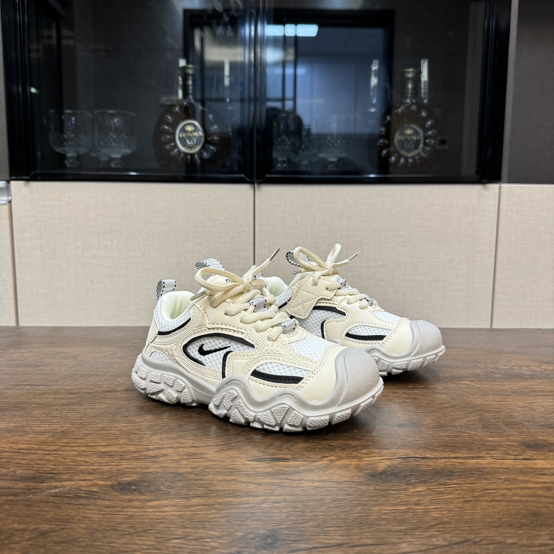 啊啊啊！！这双小丑萌可爱到我的心巴🏖 NK 舒适复古儿童休闲鞋🗽 人体工学设计🏝有效贴合足部运动曲线 🛕魔术贴设计，免系带省心便捷 细腻鞋面🎞舒适包裹 〰环绕式后跟支撑，超级稳固 舒适内里，贴脚细腻🕯触感柔和-选品中心