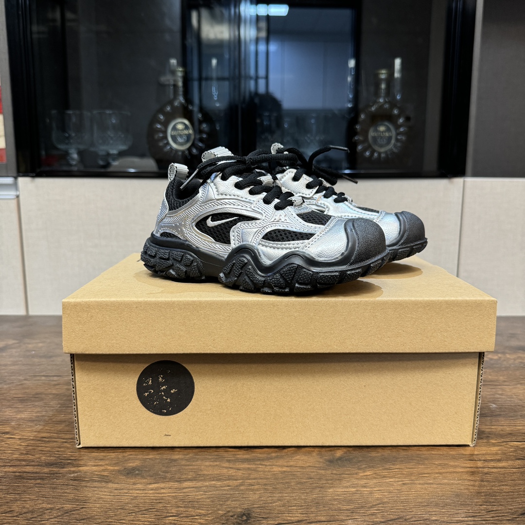 图片[8]-啊啊啊！！这双小丑萌可爱到我的心巴🏖 NK 舒适复古儿童休闲鞋🗽 人体工学设计🏝有效贴合足部运动曲线 🛕魔术贴设计，免系带省心便捷 细腻鞋面🎞舒适包裹 〰环绕式后跟支撑，超级稳固 舒适内里，贴脚细腻🕯触感柔和-选品中心