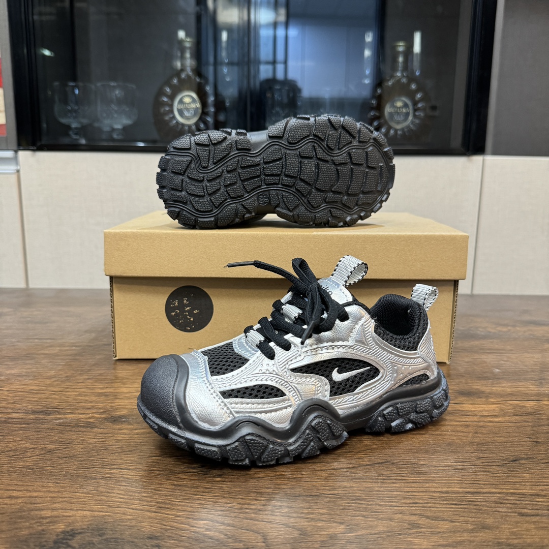 图片[9]-啊啊啊！！这双小丑萌可爱到我的心巴🏖 NK 舒适复古儿童休闲鞋🗽 人体工学设计🏝有效贴合足部运动曲线 🛕魔术贴设计，免系带省心便捷 细腻鞋面🎞舒适包裹 〰环绕式后跟支撑，超级稳固 舒适内里，贴脚细腻🕯触感柔和-选品中心