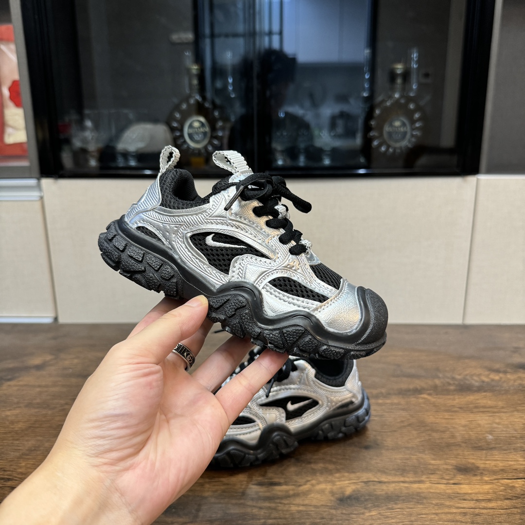 图片[4]-啊啊啊！！这双小丑萌可爱到我的心巴🏖 NK 舒适复古儿童休闲鞋🗽 人体工学设计🏝有效贴合足部运动曲线 🛕魔术贴设计，免系带省心便捷 细腻鞋面🎞舒适包裹 〰环绕式后跟支撑，超级稳固 舒适内里，贴脚细腻🕯触感柔和-选品中心