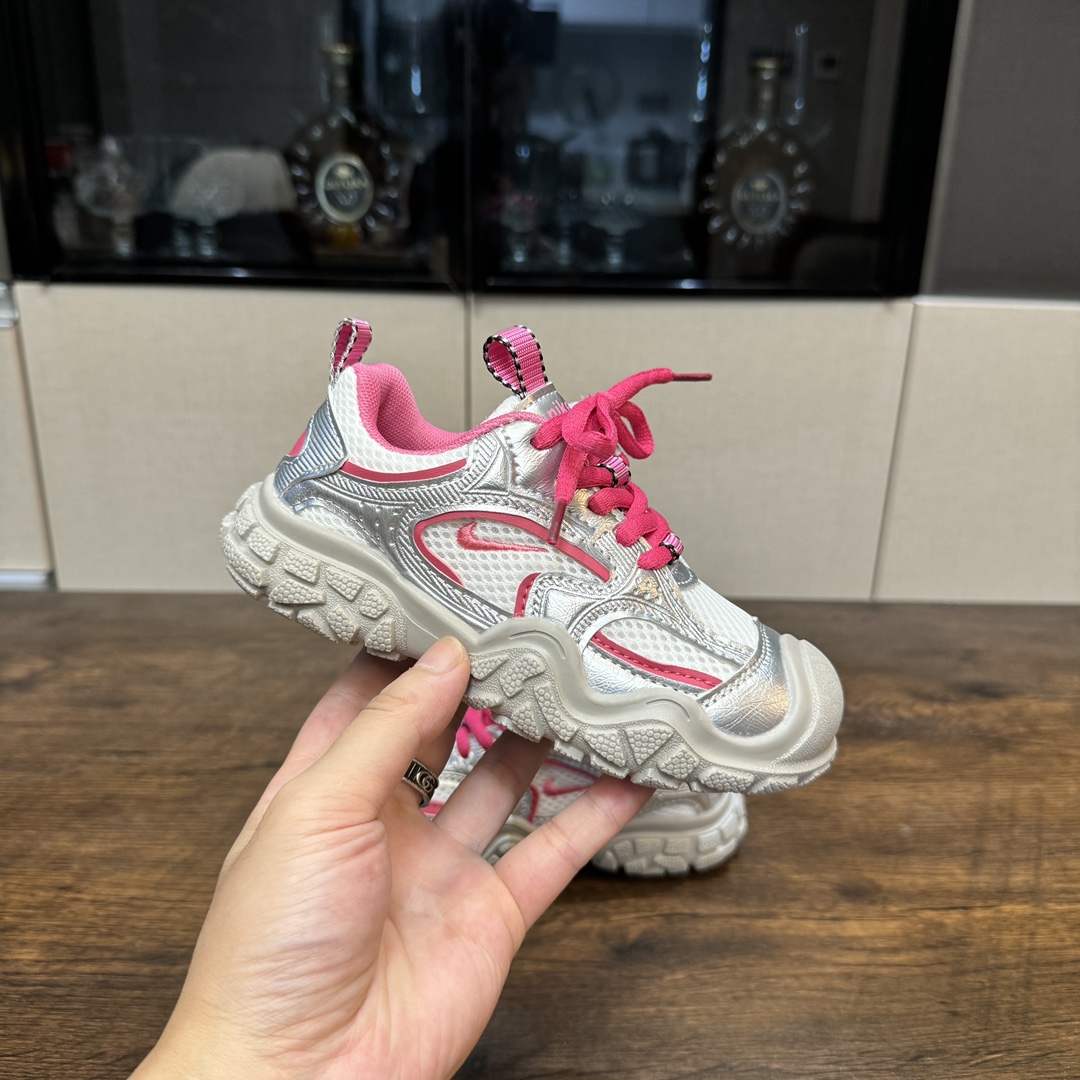 图片[4]-啊啊啊！！这双小丑萌可爱到我的心巴🏖 NK 舒适复古儿童休闲鞋🗽 人体工学设计🏝有效贴合足部运动曲线 🛕魔术贴设计，免系带省心便捷 细腻鞋面🎞舒适包裹 〰环绕式后跟支撑，超级稳固 舒适内里，贴脚细腻🕯触感柔和-选品中心