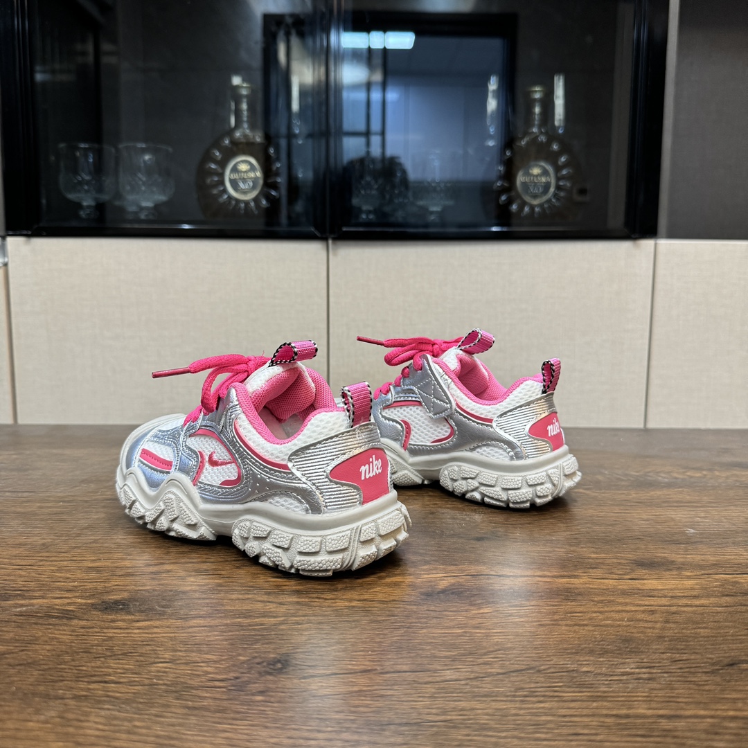 图片[3]-啊啊啊！！这双小丑萌可爱到我的心巴🏖 NK 舒适复古儿童休闲鞋🗽 人体工学设计🏝有效贴合足部运动曲线 🛕魔术贴设计，免系带省心便捷 细腻鞋面🎞舒适包裹 〰环绕式后跟支撑，超级稳固 舒适内里，贴脚细腻🕯触感柔和-选品中心