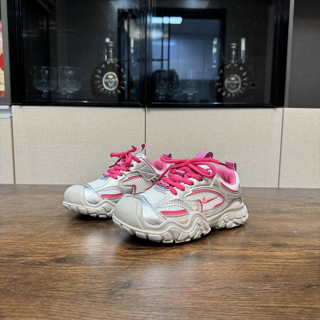 图片[2]-啊啊啊！！这双小丑萌可爱到我的心巴🏖 NK 舒适复古儿童休闲鞋🗽 人体工学设计🏝有效贴合足部运动曲线 🛕魔术贴设计，免系带省心便捷 细腻鞋面🎞舒适包裹 〰环绕式后跟支撑，超级稳固 舒适内里，贴脚细腻🕯触感柔和-选品中心