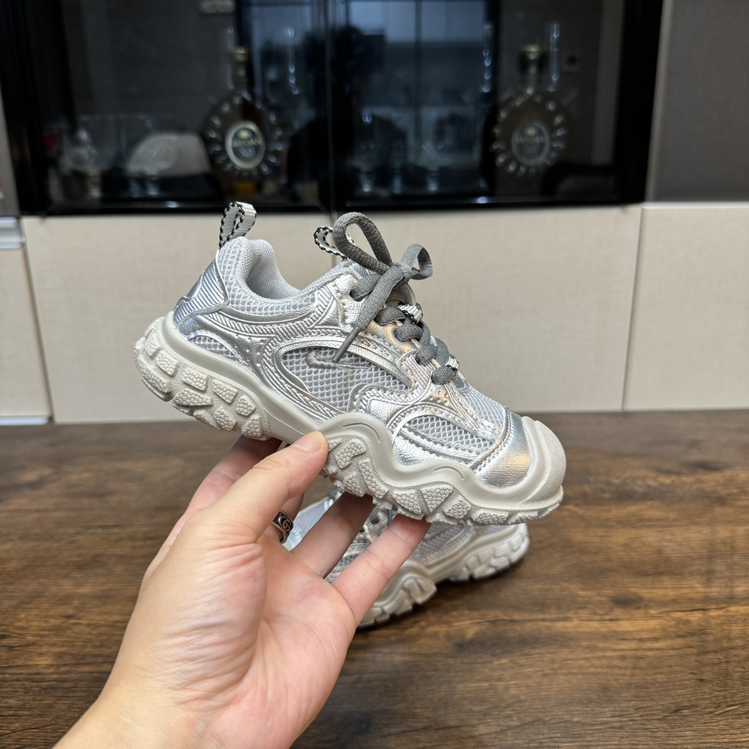 图片[4]-啊啊啊！！这双小丑萌可爱到我的心巴🏖 NK 舒适复古儿童休闲鞋🗽 人体工学设计🏝有效贴合足部运动曲线 🛕魔术贴设计，免系带省心便捷 细腻鞋面🎞舒适包裹 〰环绕式后跟支撑，超级稳固 舒适内里，贴脚细腻🕯触感柔和-选品中心