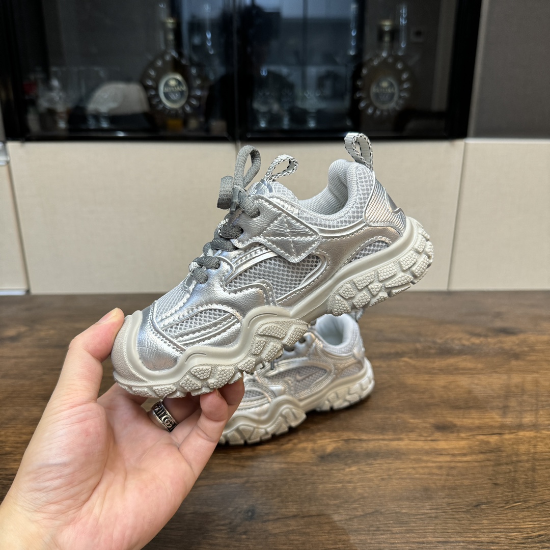 图片[6]-啊啊啊！！这双小丑萌可爱到我的心巴🏖 NK 舒适复古儿童休闲鞋🗽 人体工学设计🏝有效贴合足部运动曲线 🛕魔术贴设计，免系带省心便捷 细腻鞋面🎞舒适包裹 〰环绕式后跟支撑，超级稳固 舒适内里，贴脚细腻🕯触感柔和-选品中心