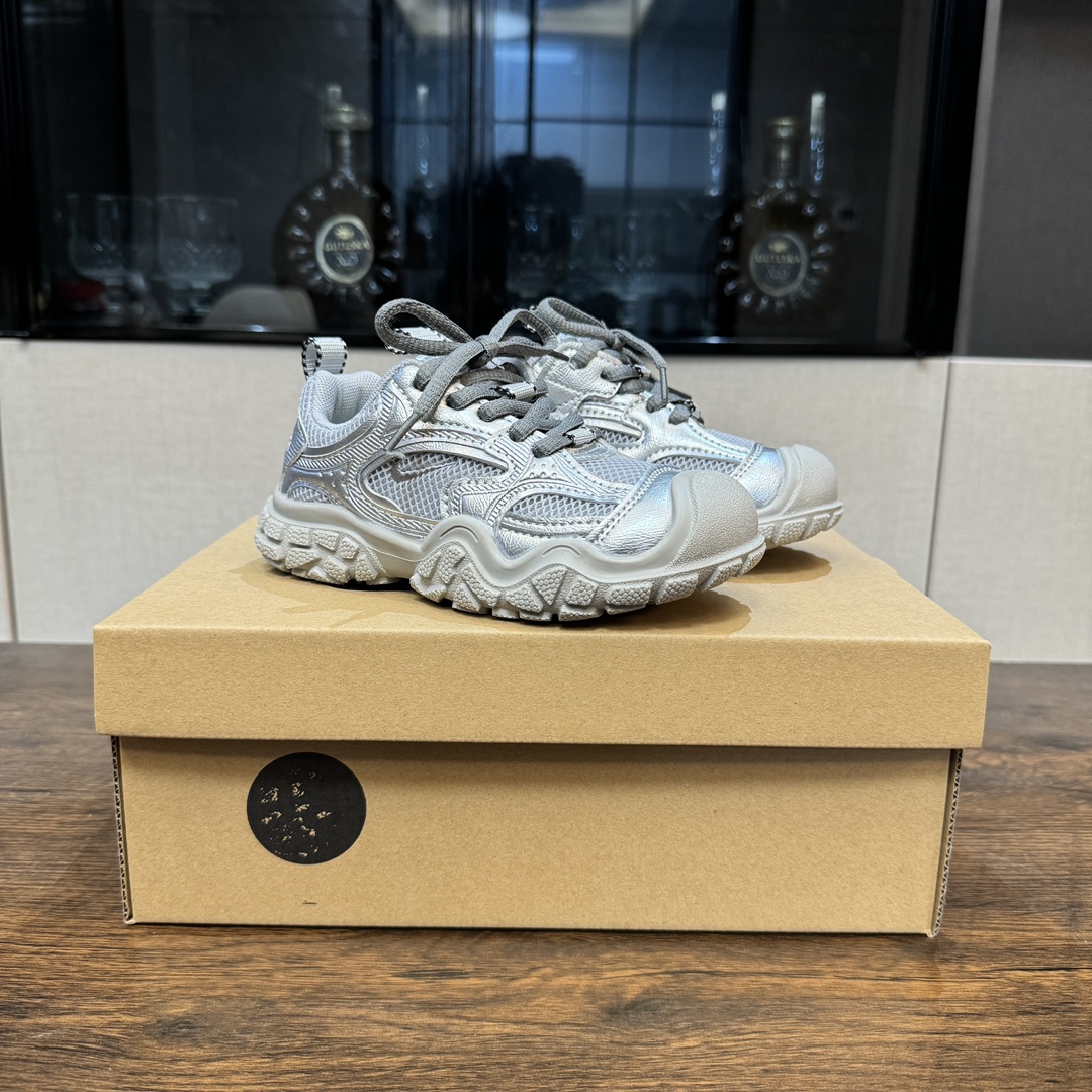 图片[8]-啊啊啊！！这双小丑萌可爱到我的心巴🏖 NK 舒适复古儿童休闲鞋🗽 人体工学设计🏝有效贴合足部运动曲线 🛕魔术贴设计，免系带省心便捷 细腻鞋面🎞舒适包裹 〰环绕式后跟支撑，超级稳固 舒适内里，贴脚细腻🕯触感柔和-选品中心