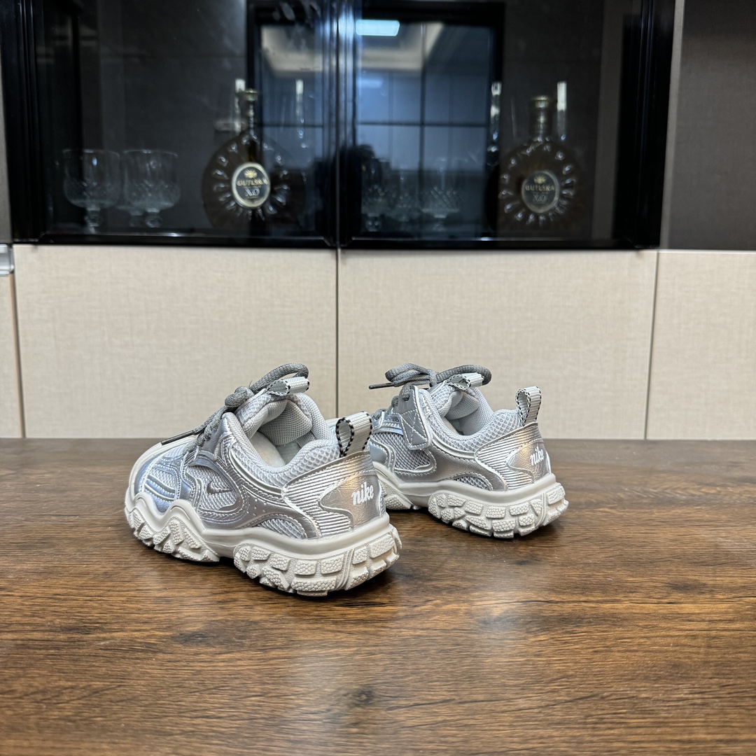 图片[3]-啊啊啊！！这双小丑萌可爱到我的心巴🏖 NK 舒适复古儿童休闲鞋🗽 人体工学设计🏝有效贴合足部运动曲线 🛕魔术贴设计，免系带省心便捷 细腻鞋面🎞舒适包裹 〰环绕式后跟支撑，超级稳固 舒适内里，贴脚细腻🕯触感柔和-选品中心