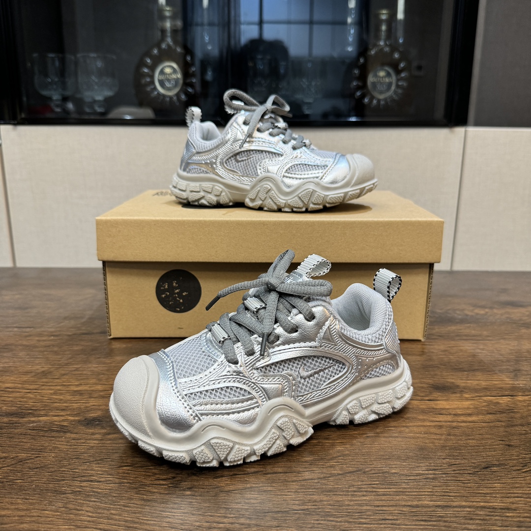 图片[7]-啊啊啊！！这双小丑萌可爱到我的心巴🏖 NK 舒适复古儿童休闲鞋🗽 人体工学设计🏝有效贴合足部运动曲线 🛕魔术贴设计，免系带省心便捷 细腻鞋面🎞舒适包裹 〰环绕式后跟支撑，超级稳固 舒适内里，贴脚细腻🕯触感柔和-选品中心