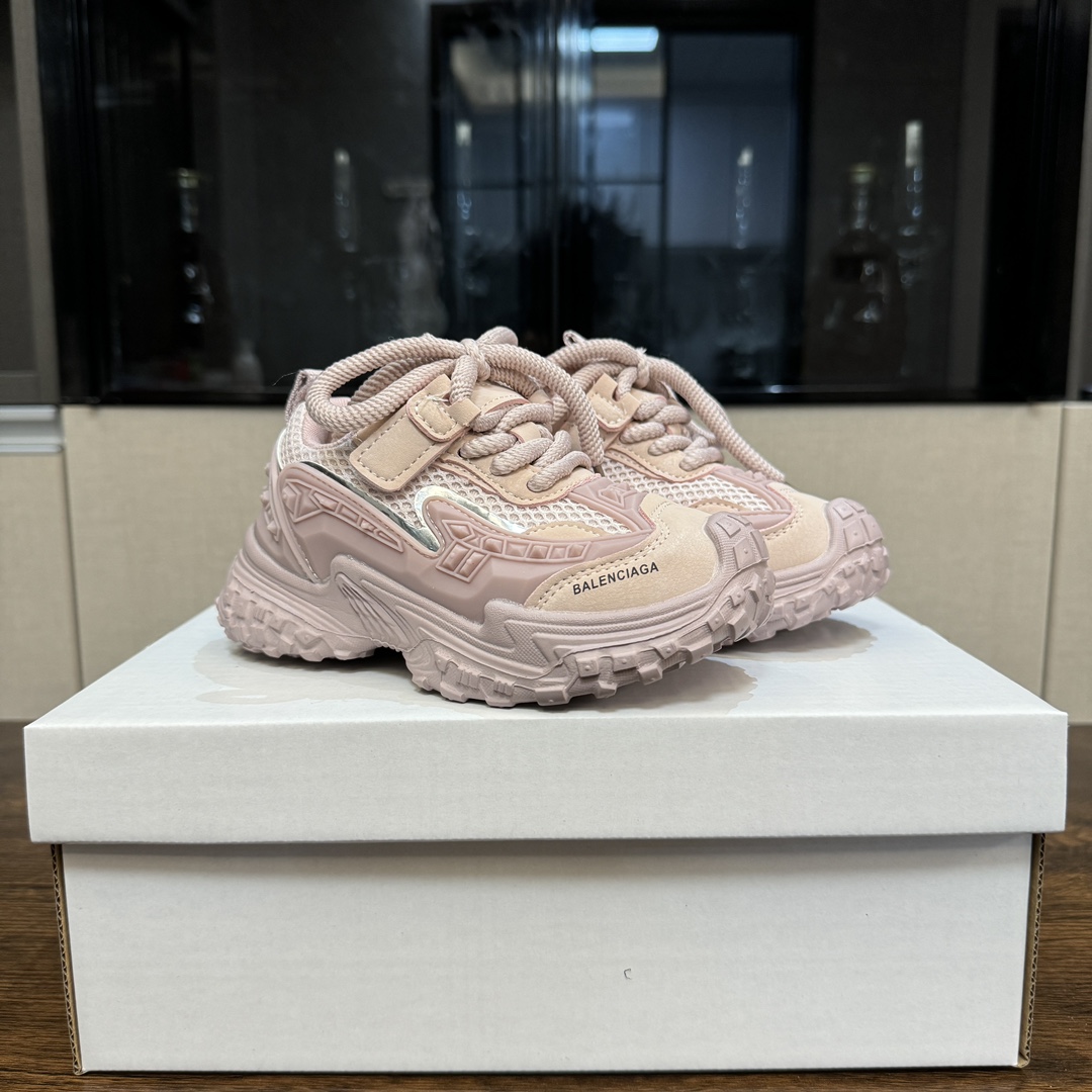 图片[9]-🎆巴黎世家 机甲鞋 听说这双巴黎世家机甲鞋已经在国外已经火出圈了呢‼️张狂做到了极致，潮流感更强👍🏻鞋带是完全固定在鞋子上 魔术贴简洁穿脱👻很好搭配衣服又好穿😎风格大胆很有感觉😚-选品中心