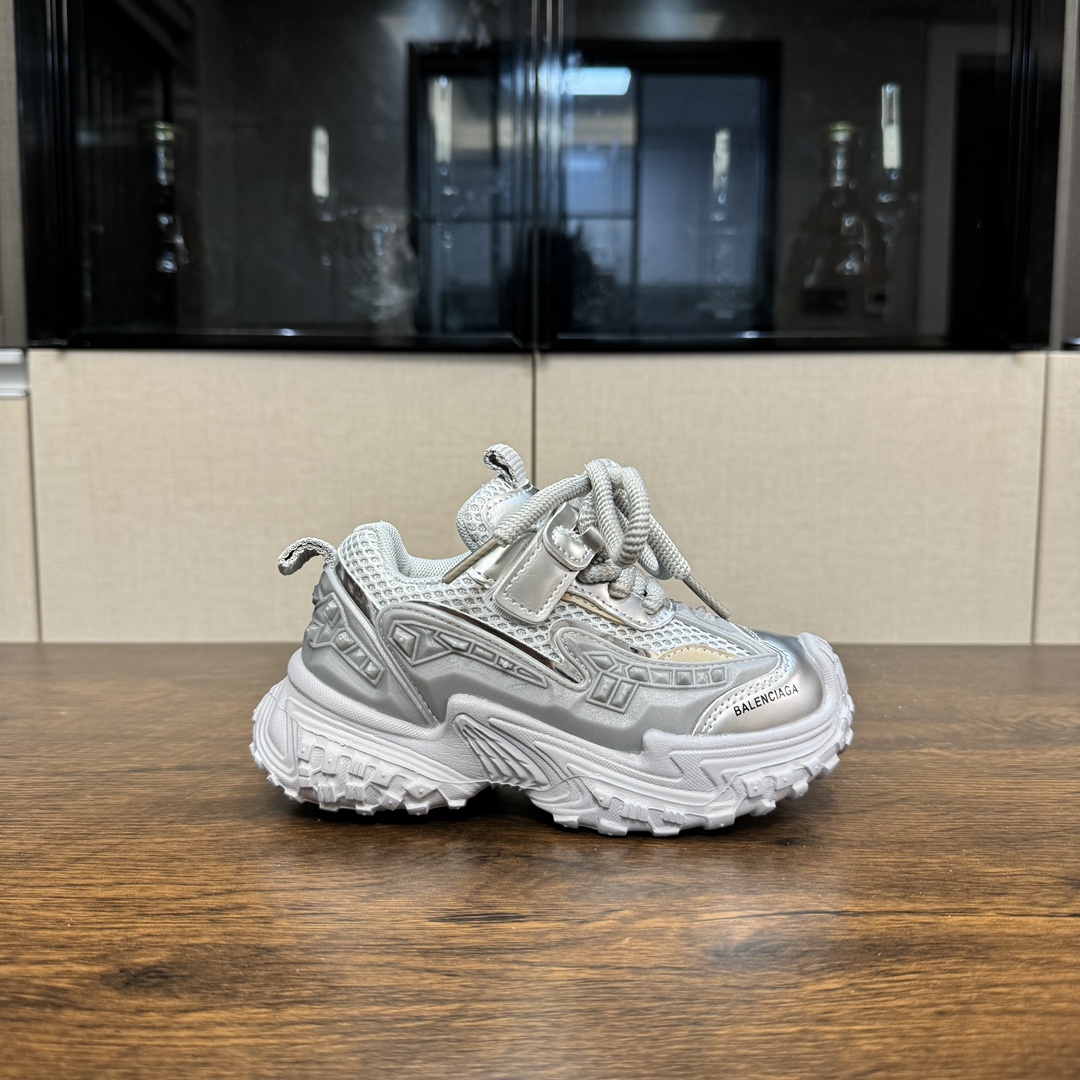 🎆巴黎世家 机甲鞋 听说这双巴黎世家机甲鞋已经在国外已经火出圈了呢‼️张狂做到了极致，潮流感更强👍🏻鞋带是完全固定在鞋子上 魔术贴简洁穿脱👻很好搭配衣服又好穿😎风格大胆很有感觉😚-选品中心