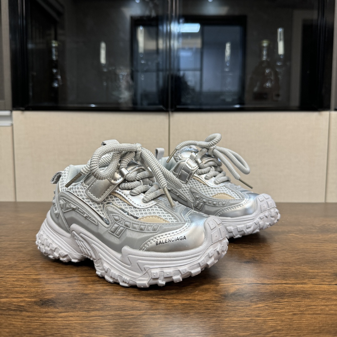 图片[4]-🎆巴黎世家 机甲鞋 听说这双巴黎世家机甲鞋已经在国外已经火出圈了呢‼️张狂做到了极致，潮流感更强👍🏻鞋带是完全固定在鞋子上 魔术贴简洁穿脱👻很好搭配衣服又好穿😎风格大胆很有感觉😚-选品中心