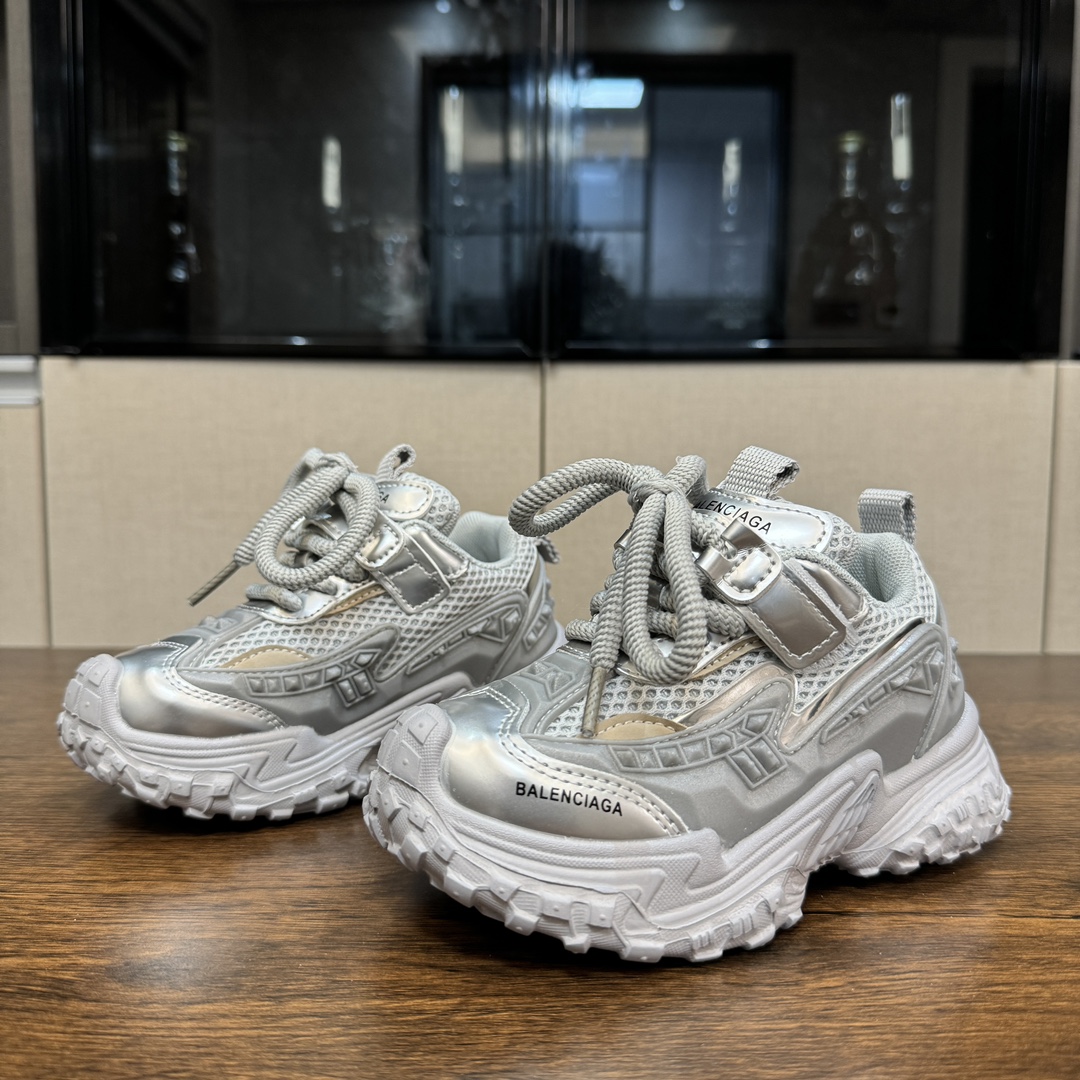 图片[5]-🎆巴黎世家 机甲鞋 听说这双巴黎世家机甲鞋已经在国外已经火出圈了呢‼️张狂做到了极致，潮流感更强👍🏻鞋带是完全固定在鞋子上 魔术贴简洁穿脱👻很好搭配衣服又好穿😎风格大胆很有感觉😚-选品中心