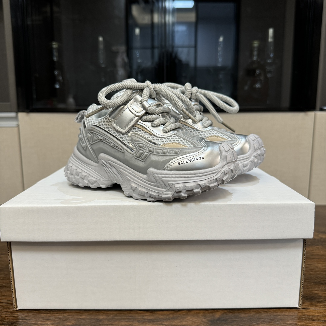 图片[9]-🎆巴黎世家 机甲鞋 听说这双巴黎世家机甲鞋已经在国外已经火出圈了呢‼️张狂做到了极致，潮流感更强👍🏻鞋带是完全固定在鞋子上 魔术贴简洁穿脱👻很好搭配衣服又好穿😎风格大胆很有感觉😚-选品中心