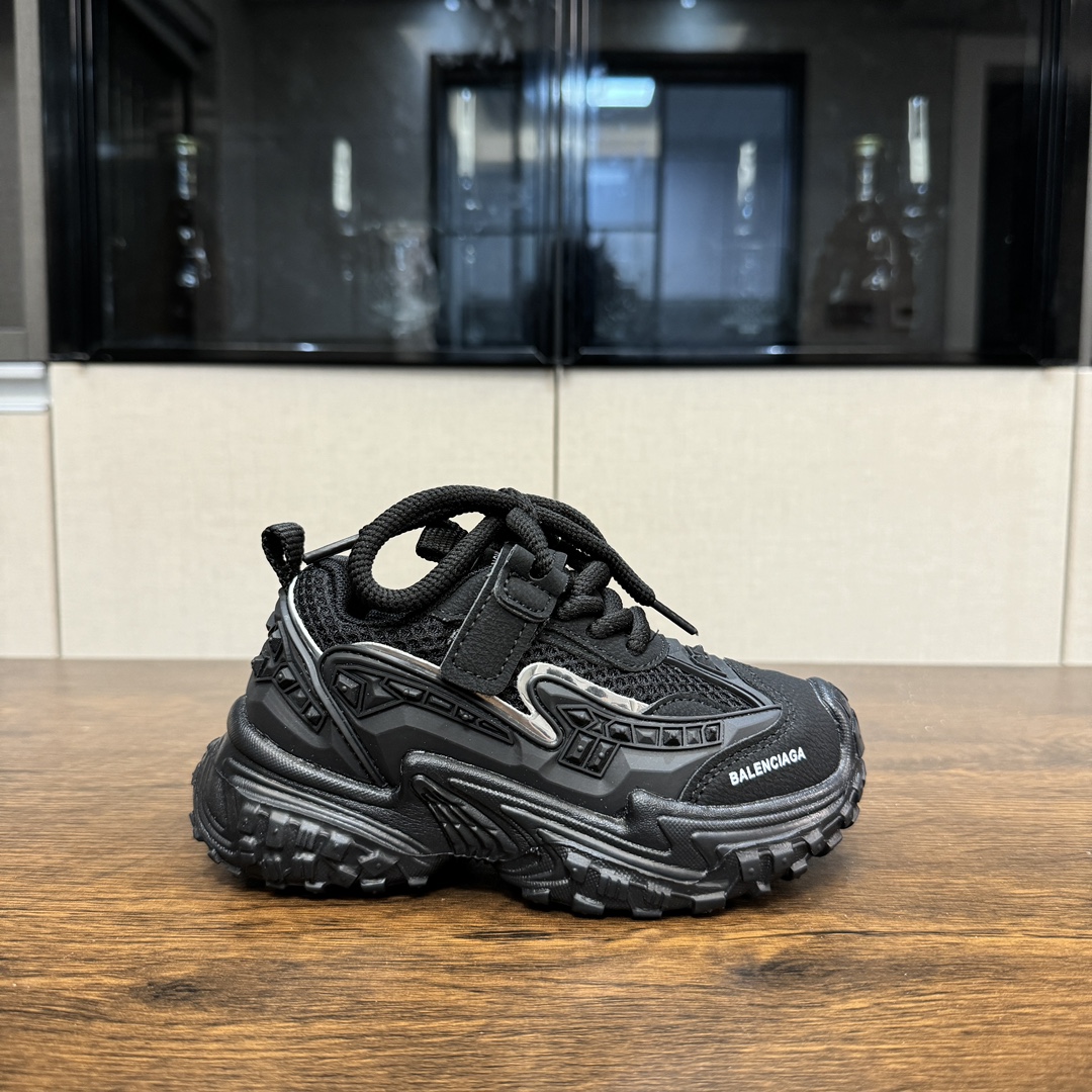 🎆巴黎世家 机甲鞋 听说这双巴黎世家机甲鞋已经在国外已经火出圈了呢‼️张狂做到了极致，潮流感更强👍🏻鞋带是完全固定在鞋子上 魔术贴简洁穿脱👻很好搭配衣服又好穿😎风格大胆很有感觉😚-选品中心