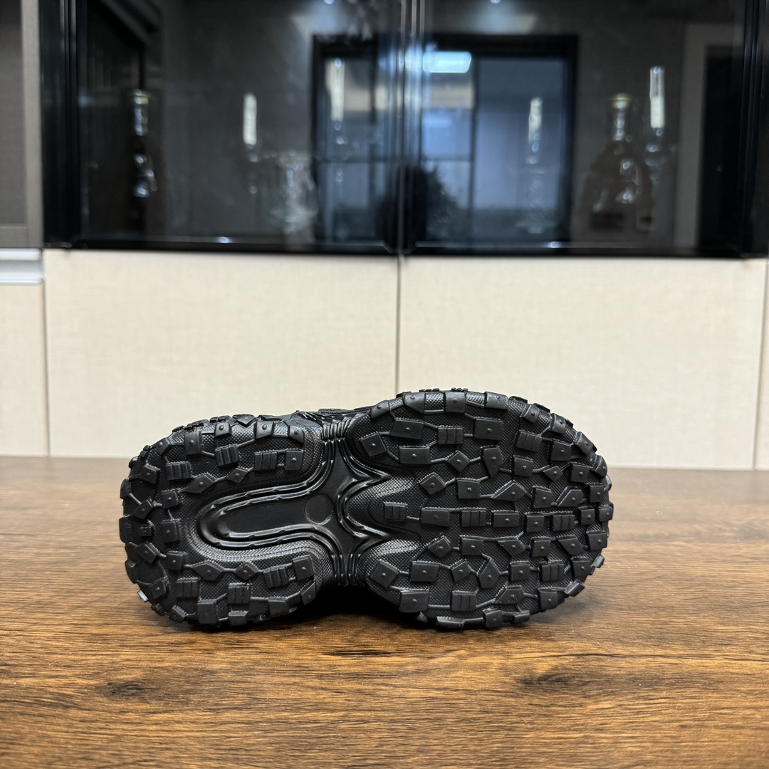 图片[2]-🎆巴黎世家 机甲鞋 听说这双巴黎世家机甲鞋已经在国外已经火出圈了呢‼️张狂做到了极致，潮流感更强👍🏻鞋带是完全固定在鞋子上 魔术贴简洁穿脱👻很好搭配衣服又好穿😎风格大胆很有感觉😚-选品中心