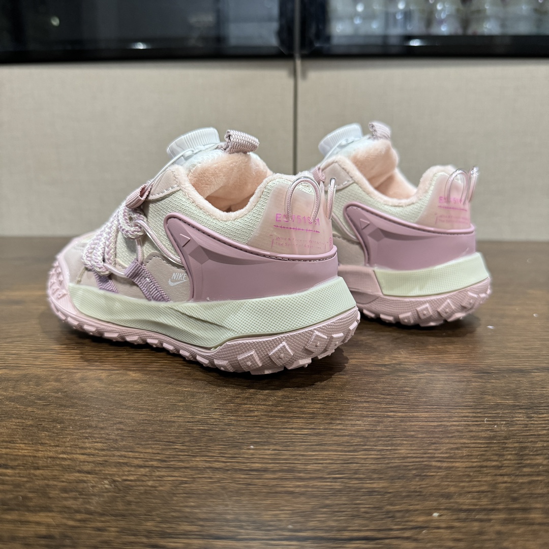 图片[3]-🔥加绒款 登山鞋 👟27-37 📣📣放大招 上个大重磅！心心念念的皮面加绒款也出货啦🔥🔥🔥内里保暖绒特别的细腻亲肤，上脚不会有扎脚的感觉和任何不适~～这精致的旋钮扣，旋钮科技设计，一提即开，一旋即紧，便携好穿脱。真的是爱了呀！！穿脱特别方便快捷，适合咱们的小盆友，还能锻炼自主穿脱能力哟✌🏻️-选品中心