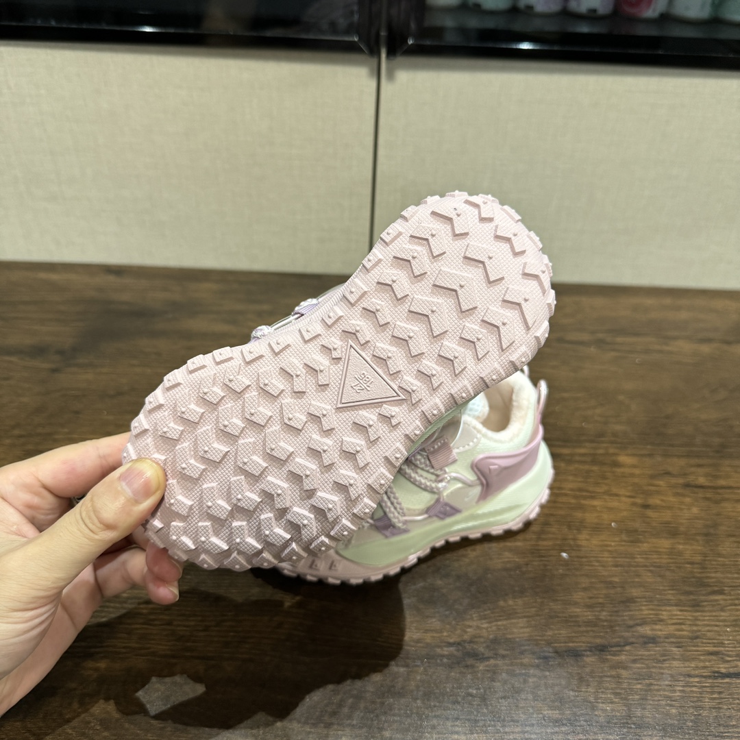 图片[6]-🔥加绒款 登山鞋 👟27-37 📣📣放大招 上个大重磅！心心念念的皮面加绒款也出货啦🔥🔥🔥内里保暖绒特别的细腻亲肤，上脚不会有扎脚的感觉和任何不适~～这精致的旋钮扣，旋钮科技设计，一提即开，一旋即紧，便携好穿脱。真的是爱了呀！！穿脱特别方便快捷，适合咱们的小盆友，还能锻炼自主穿脱能力哟✌🏻️-选品中心