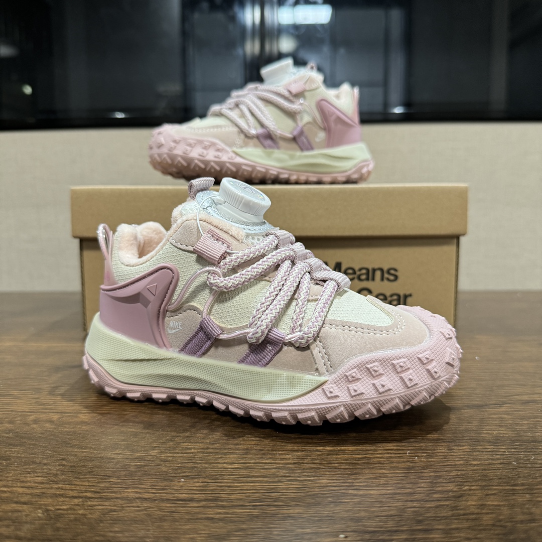 图片[7]-🔥加绒款 登山鞋 👟27-37 📣📣放大招 上个大重磅！心心念念的皮面加绒款也出货啦🔥🔥🔥内里保暖绒特别的细腻亲肤，上脚不会有扎脚的感觉和任何不适~～这精致的旋钮扣，旋钮科技设计，一提即开，一旋即紧，便携好穿脱。真的是爱了呀！！穿脱特别方便快捷，适合咱们的小盆友，还能锻炼自主穿脱能力哟✌🏻️-选品中心