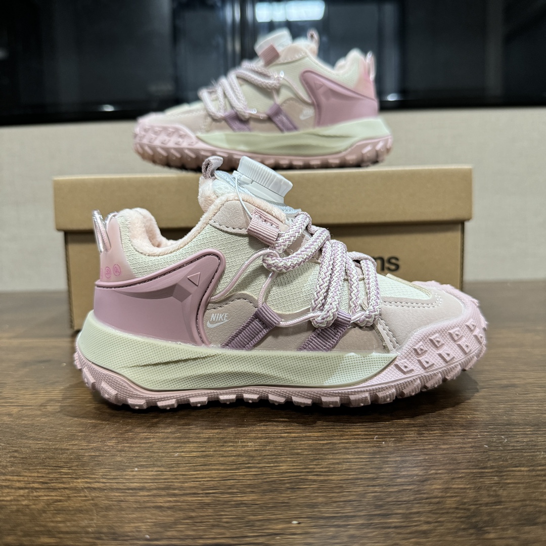 图片[8]-🔥加绒款 登山鞋 👟27-37 📣📣放大招 上个大重磅！心心念念的皮面加绒款也出货啦🔥🔥🔥内里保暖绒特别的细腻亲肤，上脚不会有扎脚的感觉和任何不适~～这精致的旋钮扣，旋钮科技设计，一提即开，一旋即紧，便携好穿脱。真的是爱了呀！！穿脱特别方便快捷，适合咱们的小盆友，还能锻炼自主穿脱能力哟✌🏻️-选品中心