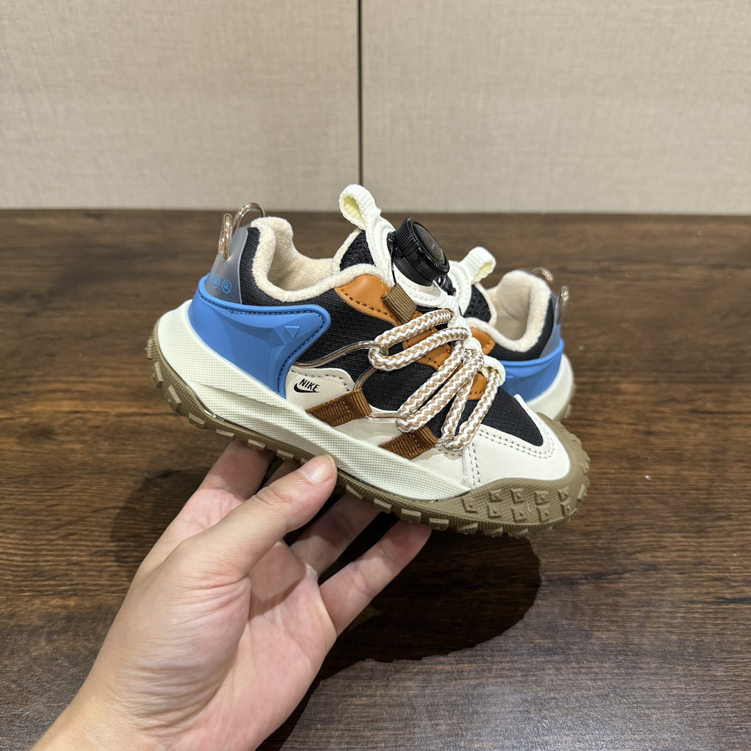 图片[4]-🔥加绒款 登山鞋 👟27-37 📣📣放大招 上个大重磅！心心念念的皮面加绒款也出货啦🔥🔥🔥内里保暖绒特别的细腻亲肤，上脚不会有扎脚的感觉和任何不适~～这精致的旋钮扣，旋钮科技设计，一提即开，一旋即紧，便携好穿脱。真的是爱了呀！！穿脱特别方便快捷，适合咱们的小盆友，还能锻炼自主穿脱能力哟✌🏻️-选品中心