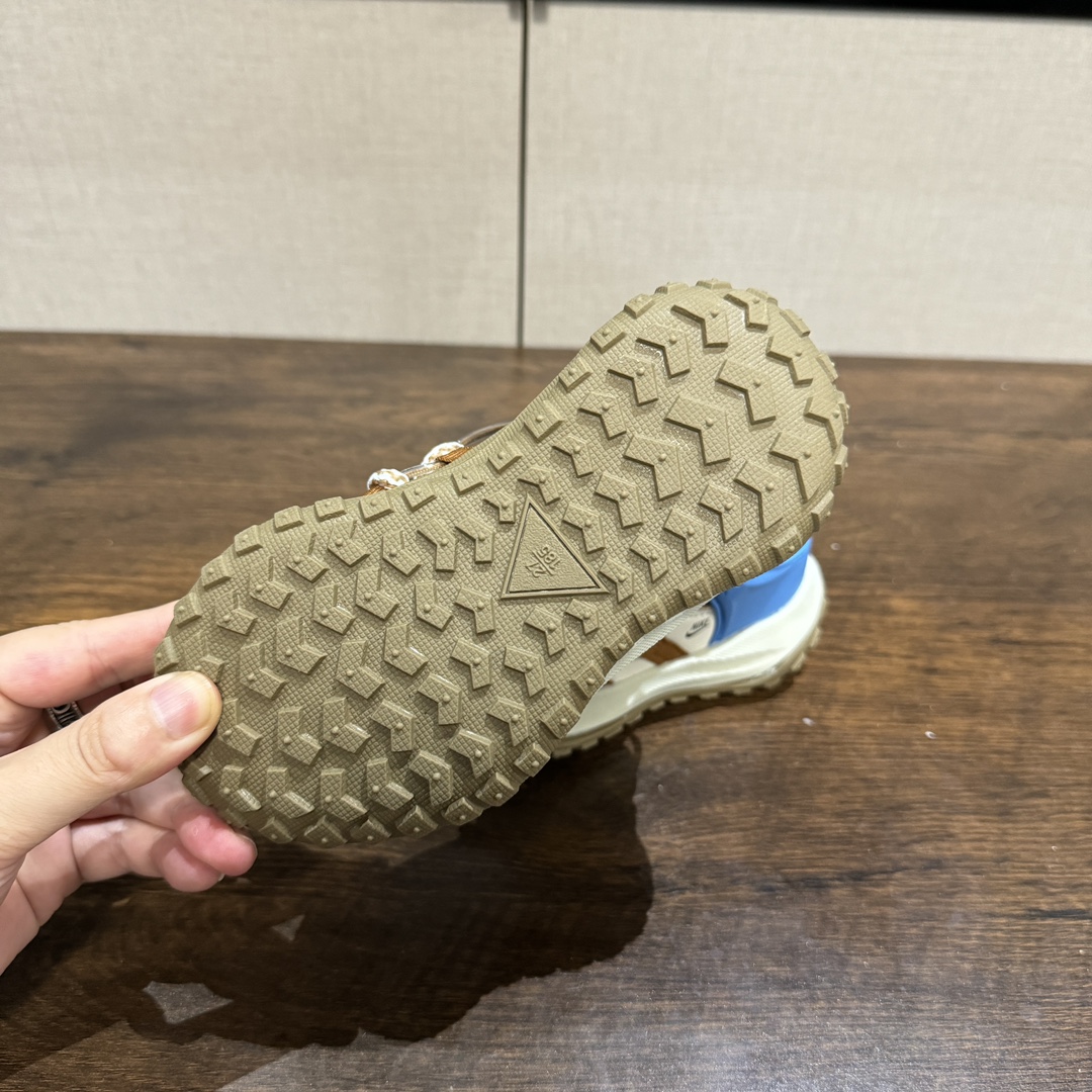 图片[6]-🔥加绒款 登山鞋 👟27-37 📣📣放大招 上个大重磅！心心念念的皮面加绒款也出货啦🔥🔥🔥内里保暖绒特别的细腻亲肤，上脚不会有扎脚的感觉和任何不适~～这精致的旋钮扣，旋钮科技设计，一提即开，一旋即紧，便携好穿脱。真的是爱了呀！！穿脱特别方便快捷，适合咱们的小盆友，还能锻炼自主穿脱能力哟✌🏻️-选品中心