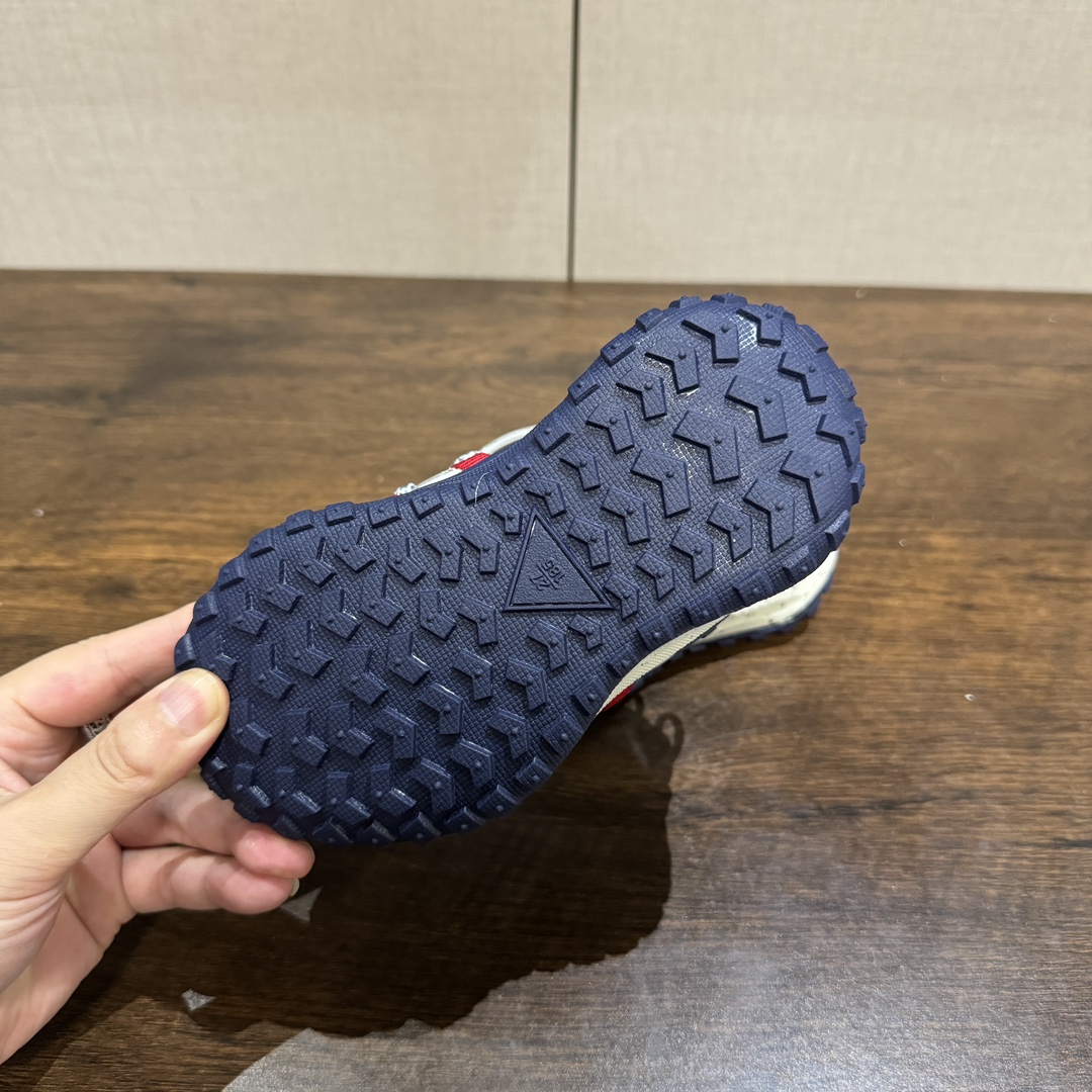 图片[6]-🔥加绒款 NK登山鞋一代27-37 内里保暖绒特别的细腻亲肤，上脚不会有扎脚的感觉和任何不适~～这精致的旋钮扣，旋钮科技设计，一提即开，一旋即紧，便携好穿脱。-选品中心