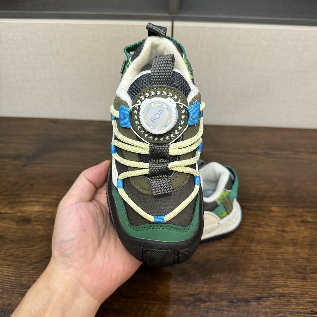 图片[5]-🔥3代加绒款 登山鞋5色（海王绿） 👟27-37 📣📣放大招 上个大重磅！心心念念的皮面加绒款也出货啦🔥🔥🔥内里保暖绒特别的细腻亲肤，上脚不会有扎脚的感觉和任何不适~～这精致的旋钮扣，旋钮科技设计，一提即开，一旋即紧，便携好穿脱。真的是爱了呀！！穿脱特别方便快捷，适合咱们的小盆友，还能锻炼自主穿脱能力哟✌🏻️-选品中心