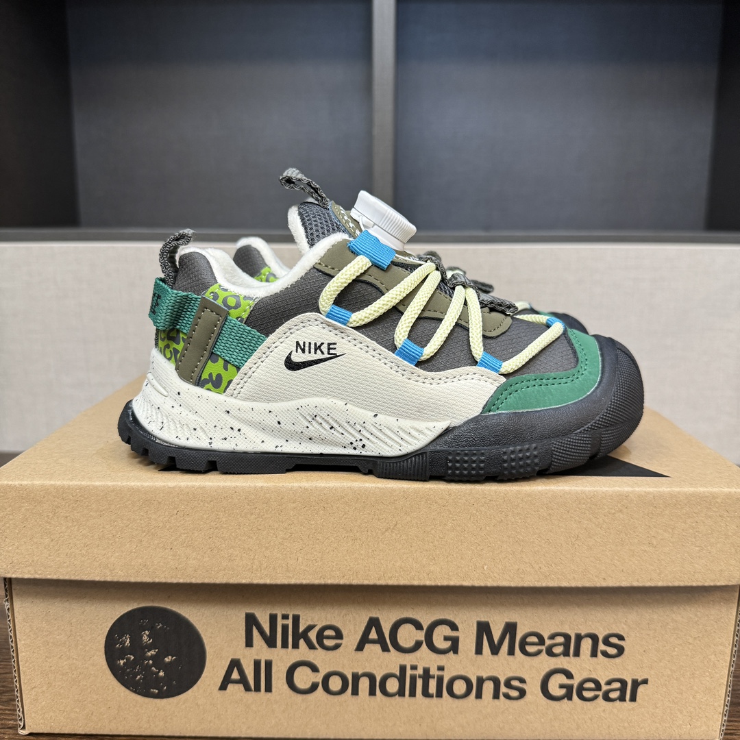 图片[9]-🔥3代加绒款 登山鞋5色（海王绿） 👟27-37 📣📣放大招 上个大重磅！心心念念的皮面加绒款也出货啦🔥🔥🔥内里保暖绒特别的细腻亲肤，上脚不会有扎脚的感觉和任何不适~～这精致的旋钮扣，旋钮科技设计，一提即开，一旋即紧，便携好穿脱。真的是爱了呀！！穿脱特别方便快捷，适合咱们的小盆友，还能锻炼自主穿脱能力哟✌🏻️-选品中心