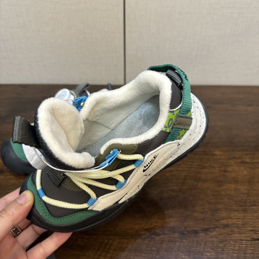 图片[6]-🔥3代加绒款 登山鞋5色（海王绿） 👟27-37 📣📣放大招 上个大重磅！心心念念的皮面加绒款也出货啦🔥🔥🔥内里保暖绒特别的细腻亲肤，上脚不会有扎脚的感觉和任何不适~～这精致的旋钮扣，旋钮科技设计，一提即开，一旋即紧，便携好穿脱。真的是爱了呀！！穿脱特别方便快捷，适合咱们的小盆友，还能锻炼自主穿脱能力哟✌🏻️-选品中心