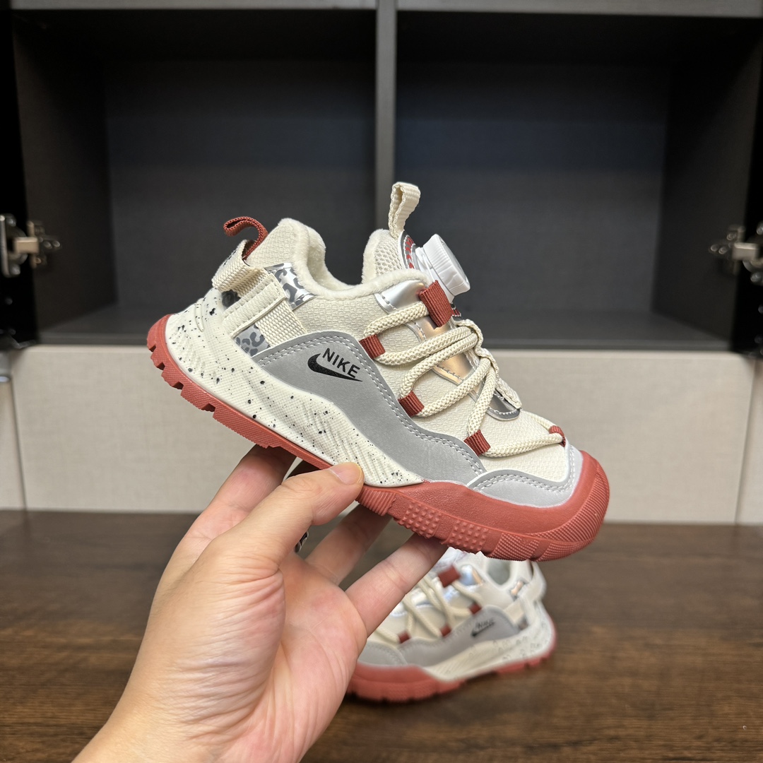 图片[4]-🔥3代加绒款 登山鞋5色（朱砂红）👟27-37 📣📣放大招 上个大重磅！心心念念的皮面加绒款也出货啦🔥🔥🔥内里保暖绒特别的细腻亲肤，上脚不会有扎脚的感觉和任何不适~～这精致的旋钮扣，旋钮科技设计，一提即开，一旋即紧，便携好穿脱。真的是爱了呀！！穿脱特别方便快捷，适合咱们的小盆友，还能锻炼自主穿脱能力哟✌🏻️-选品中心