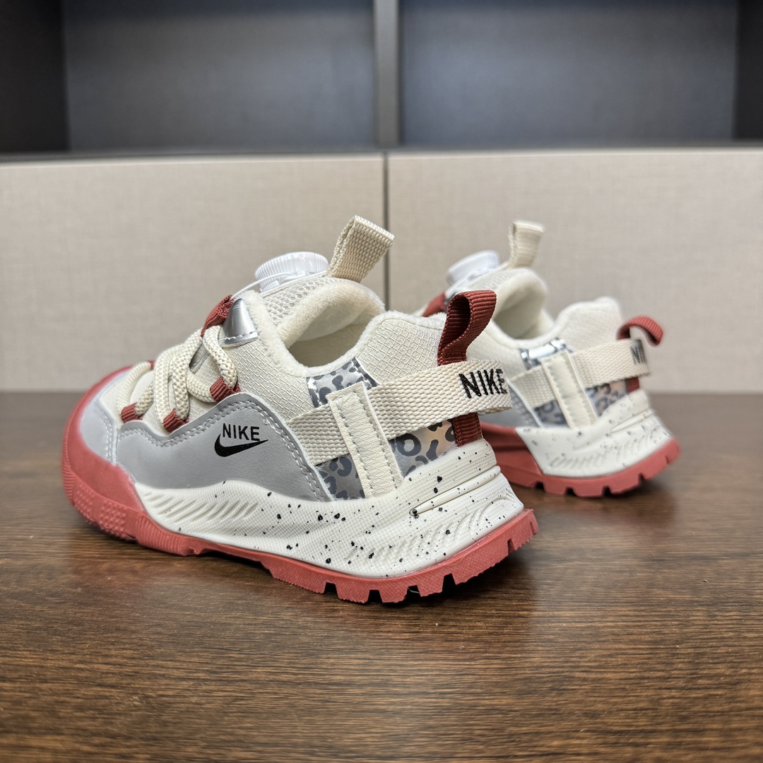 图片[3]-🔥3代加绒款 登山鞋5色（朱砂红）👟27-37 📣📣放大招 上个大重磅！心心念念的皮面加绒款也出货啦🔥🔥🔥内里保暖绒特别的细腻亲肤，上脚不会有扎脚的感觉和任何不适~～这精致的旋钮扣，旋钮科技设计，一提即开，一旋即紧，便携好穿脱。真的是爱了呀！！穿脱特别方便快捷，适合咱们的小盆友，还能锻炼自主穿脱能力哟✌🏻️-选品中心