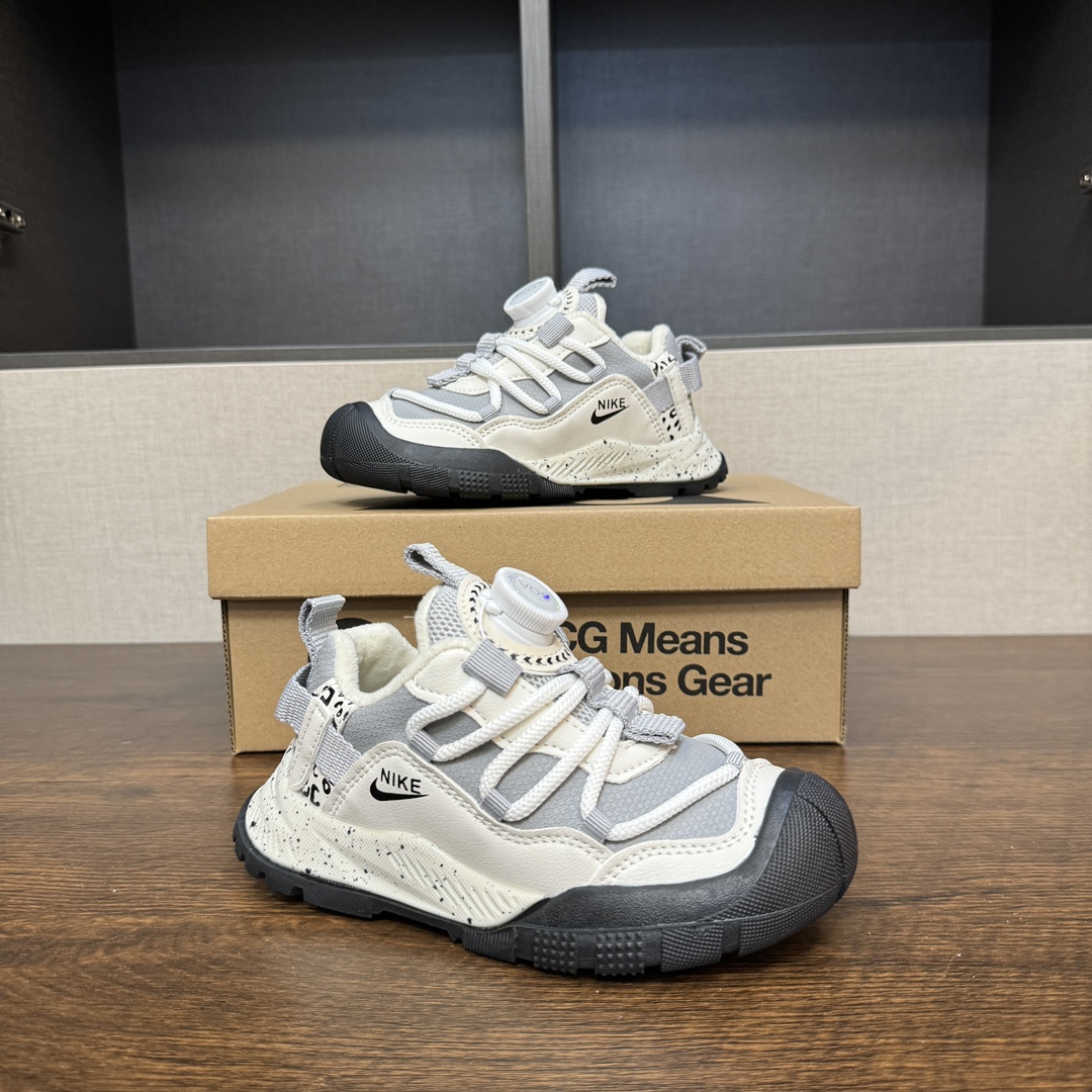 图片[7]-🔥3代加绒款 登山鞋5色（灰白/）👟27-37 📣📣放大招 上个大重磅！心心念念的皮面加绒款也出货啦🔥🔥🔥内里保暖绒特别的细腻亲肤，上脚不会有扎脚的感觉和任何不适~～这精致的旋钮扣，旋钮科技设计，一提即开，一旋即紧，便携好穿脱。真的是爱了呀！！穿脱特别方便快捷，适合咱们的小盆友，还能锻炼自主穿脱能力哟✌🏻️-选品中心