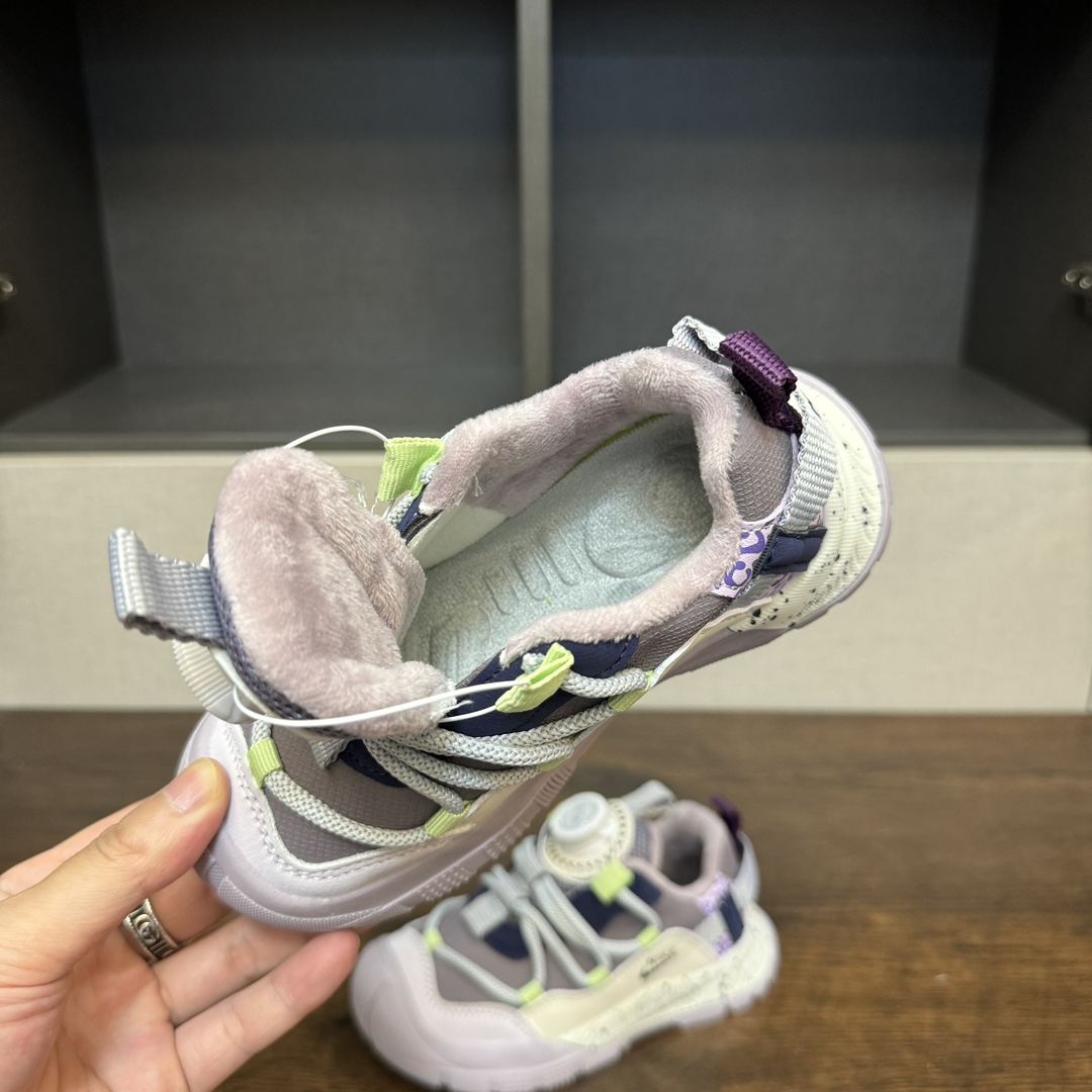 图片[6]-🔥3代加绒款 登山鞋5色（紫色）👟27-37 📣📣放大招 上个大重磅！心心念念的皮面加绒款也出货啦🔥🔥🔥内里保暖绒特别的细腻亲肤，上脚不会有扎脚的感觉和任何不适~～这精致的旋钮扣，旋钮科技设计，一提即开，一旋即紧，便携好穿脱。真的是爱了呀！！穿脱特别方便快捷，适合咱们的小盆友，还能锻炼自主穿脱能力哟✌🏻️-选品中心