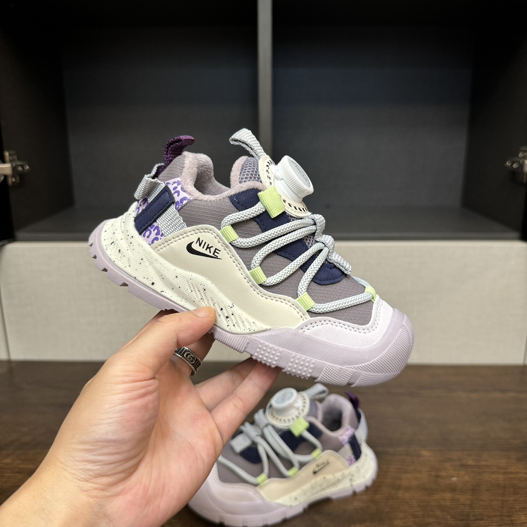 图片[4]-🔥3代加绒款 登山鞋5色（紫色）👟27-37 📣📣放大招 上个大重磅！心心念念的皮面加绒款也出货啦🔥🔥🔥内里保暖绒特别的细腻亲肤，上脚不会有扎脚的感觉和任何不适~～这精致的旋钮扣，旋钮科技设计，一提即开，一旋即紧，便携好穿脱。真的是爱了呀！！穿脱特别方便快捷，适合咱们的小盆友，还能锻炼自主穿脱能力哟✌🏻️-选品中心