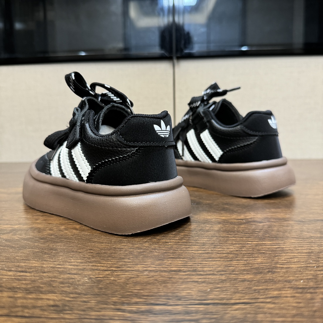 图片[3]-A家新款德训隐形魔术贴儿童休闲鞋 尺码：27-37码 经典德训系列联名款🆕 双魔术贴设计，穿脱超方便✌🏻 耐磨防滑大底，脚感不言而喻☁️ 优质皮料，质感满满💯-选品中心