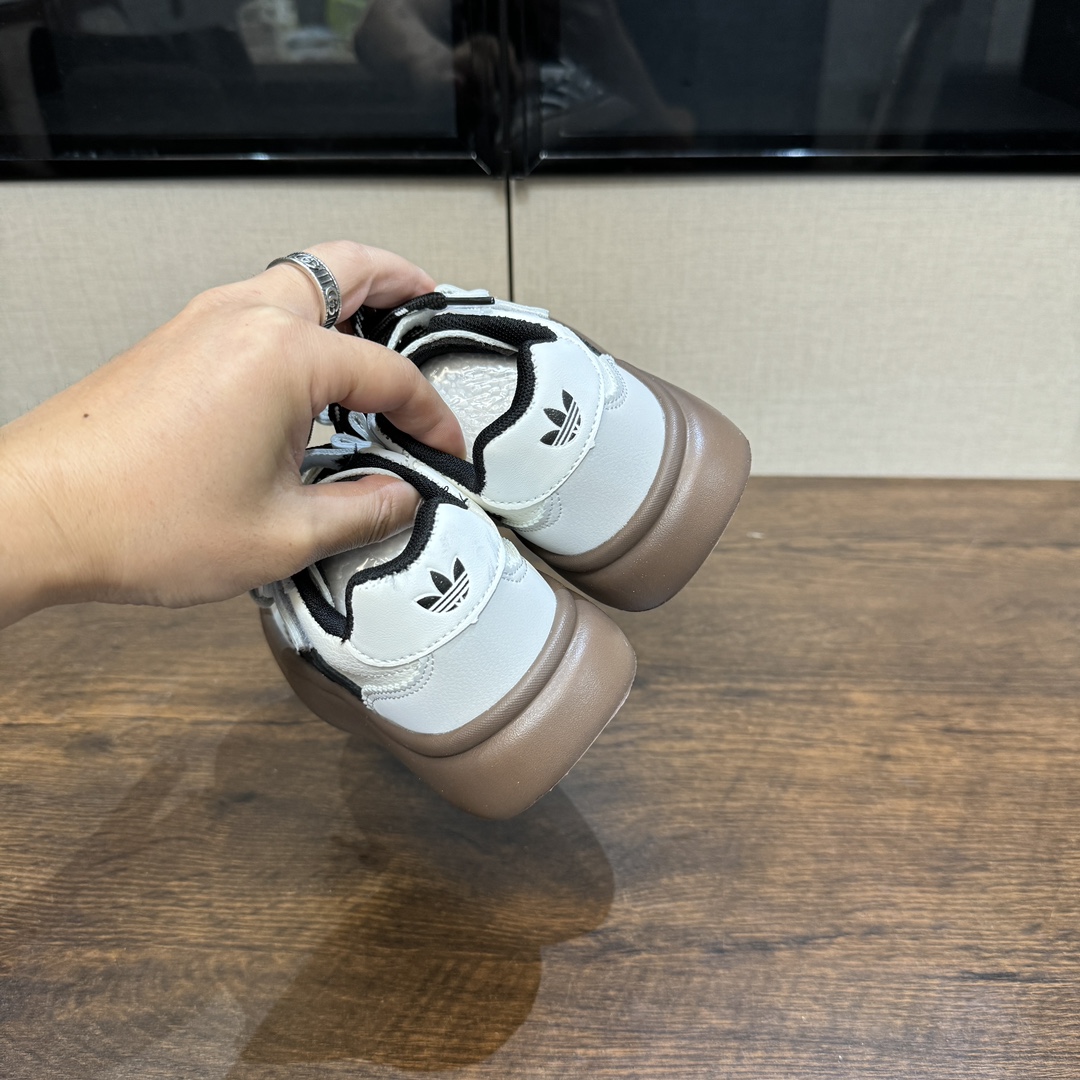 图片[5]-A家新款德训隐形魔术贴儿童休闲鞋 尺码：27-37码 经典德训系列联名款🆕 双魔术贴设计，穿脱超方便✌🏻 耐磨防滑大底，脚感不言而喻☁️ 优质皮料，质感满满💯-选品中心