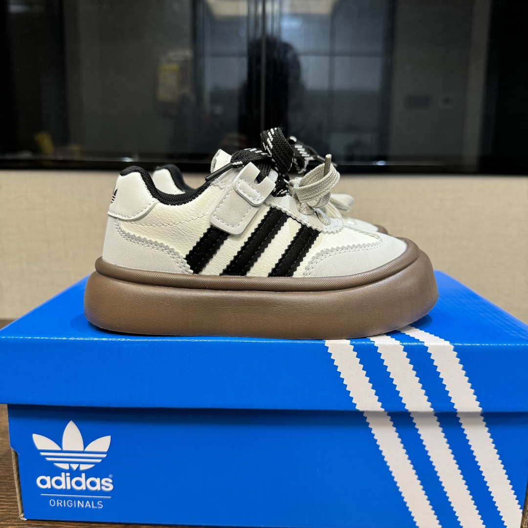 图片[9]-A家新款德训隐形魔术贴儿童休闲鞋 尺码：27-37码 经典德训系列联名款🆕 双魔术贴设计，穿脱超方便✌🏻 耐磨防滑大底，脚感不言而喻☁️ 优质皮料，质感满满💯-选品中心