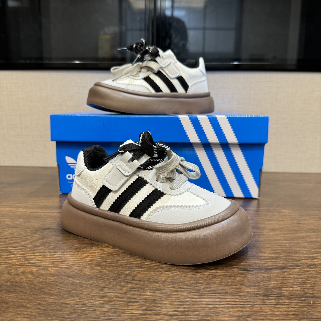 图片[7]-A家新款德训隐形魔术贴儿童休闲鞋 尺码：27-37码 经典德训系列联名款🆕 双魔术贴设计，穿脱超方便✌🏻 耐磨防滑大底，脚感不言而喻☁️ 优质皮料，质感满满💯-选品中心