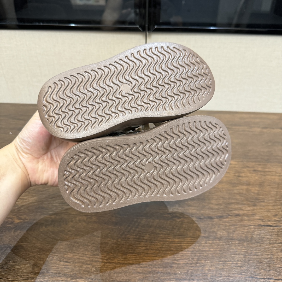 图片[6]-A家新款德训隐形魔术贴儿童休闲鞋 尺码：27-37码 经典德训系列联名款🆕 双魔术贴设计，穿脱超方便✌🏻 耐磨防滑大底，脚感不言而喻☁️ 优质皮料，质感满满💯-选品中心