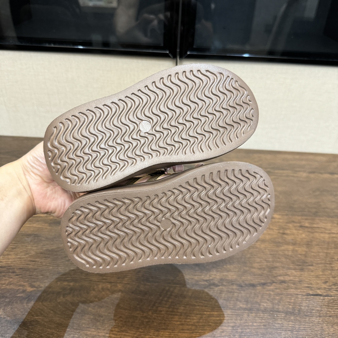 图片[6]-A家新款德训隐形魔术贴儿童休闲鞋 尺码：27-37码 经典德训系列联名款🆕 双魔术贴设计，穿脱超方便✌🏻 耐磨防滑大底，脚感不言而喻☁️ 优质皮料，质感满满💯-选品中心